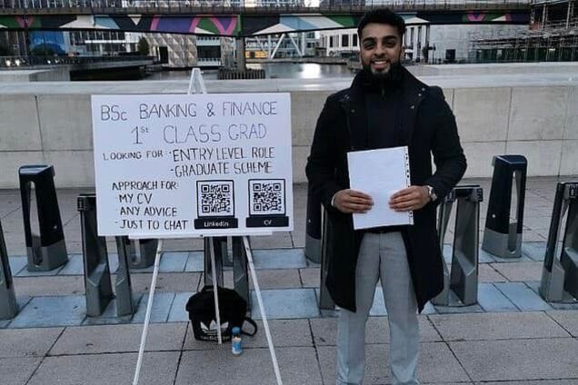 Хлопець в оригінальний спосіб знайшов собі роботу і цим підкорив серця мільйонів