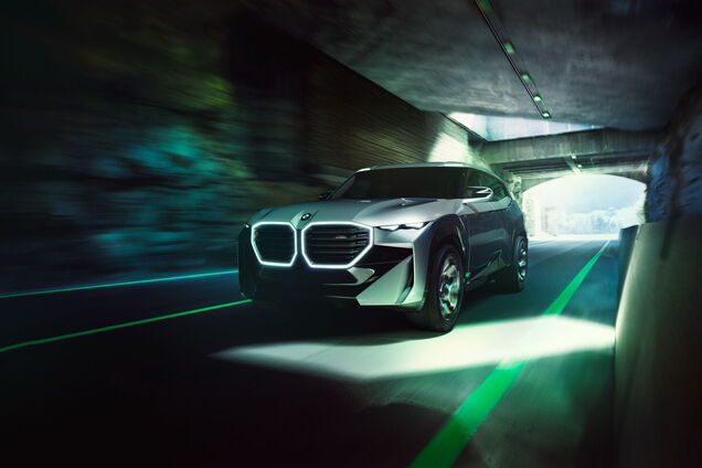 Эпатажный BMW Concept XM показали во всей красе
