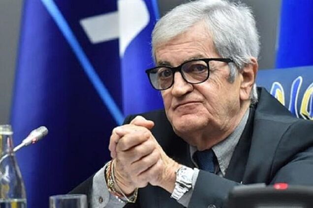 Со скандальным главой украинских футбольных судей продлили контракт