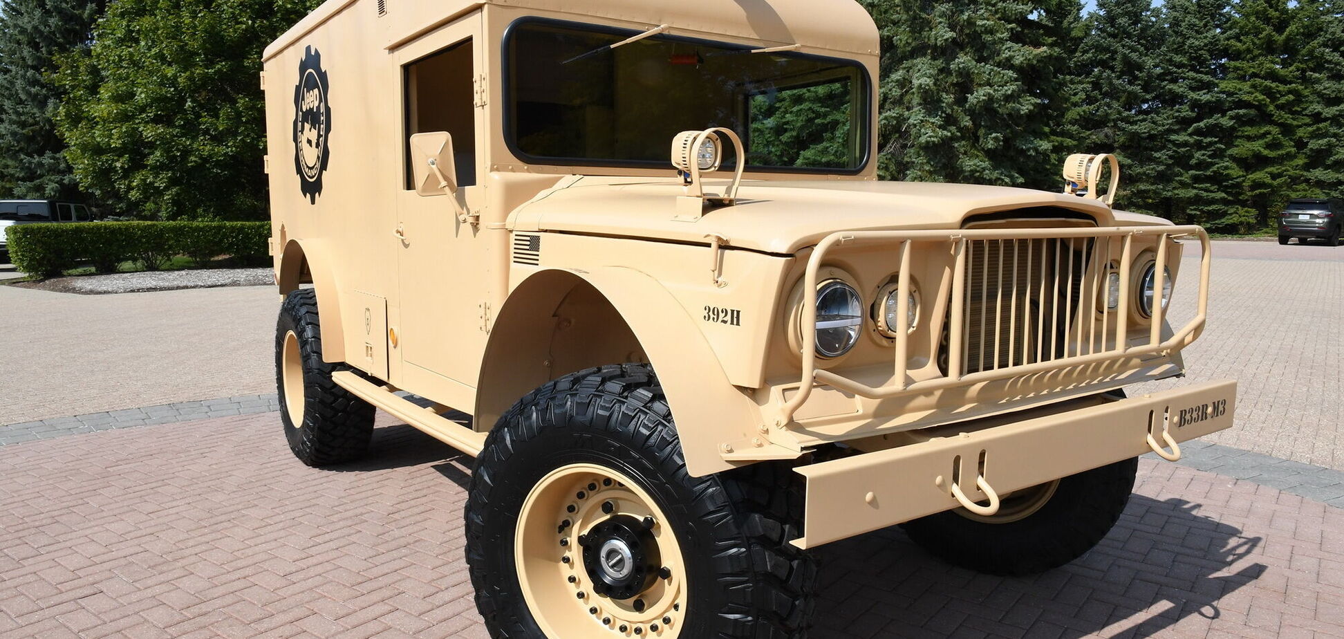 На SEMA-2021 показали уникальный Jeep в стиле ретро
