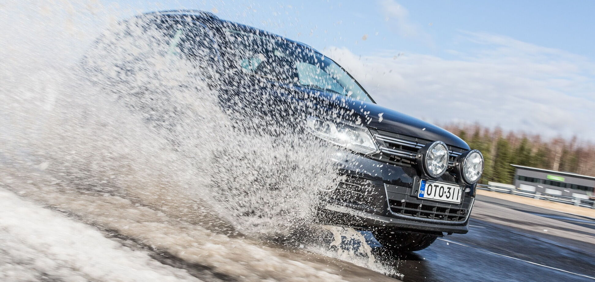 Как сделать поездку безопасной в осеннюю непогоду: рекомендации специалистов