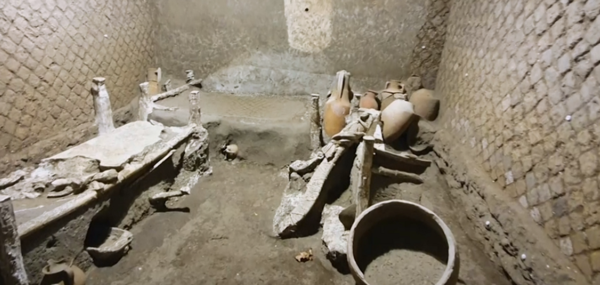 У Помпеях розкопали кімнату, де мешкала родина рабів