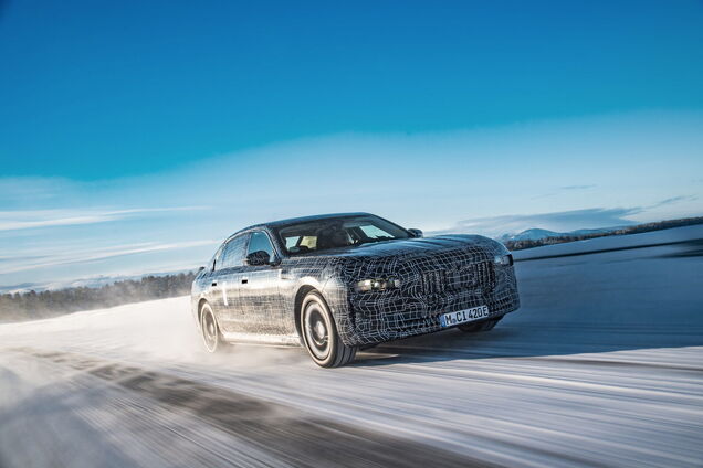 BMW анонсувала флагманський електромобіль i7