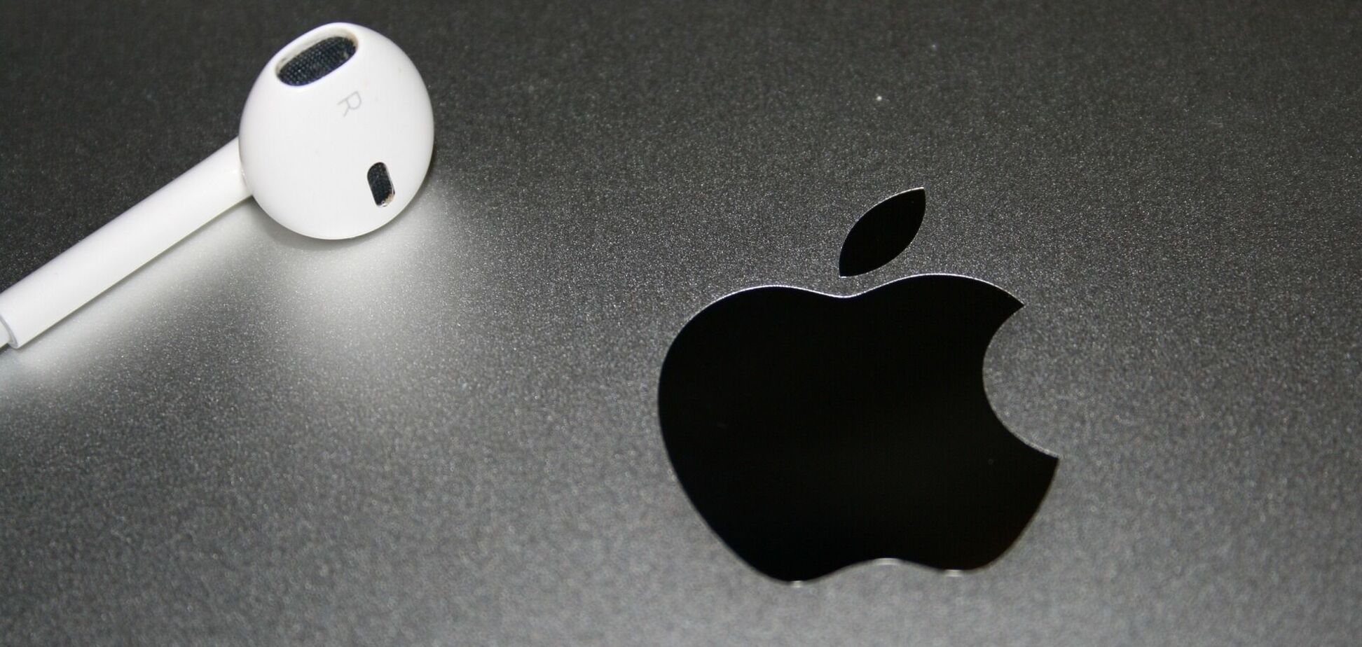 Названо топ-100 самых прослушиваемых песен в Украине за 2021 год