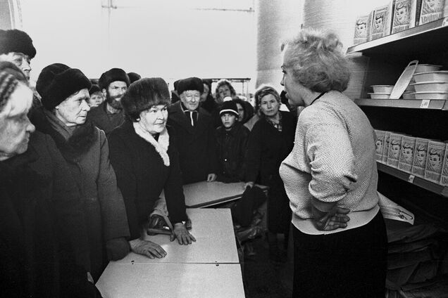 Как выглядели магазины в СССР и что можно было в них купить. Фото