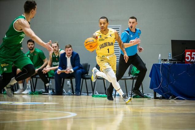 Будивельник победил Запорожье