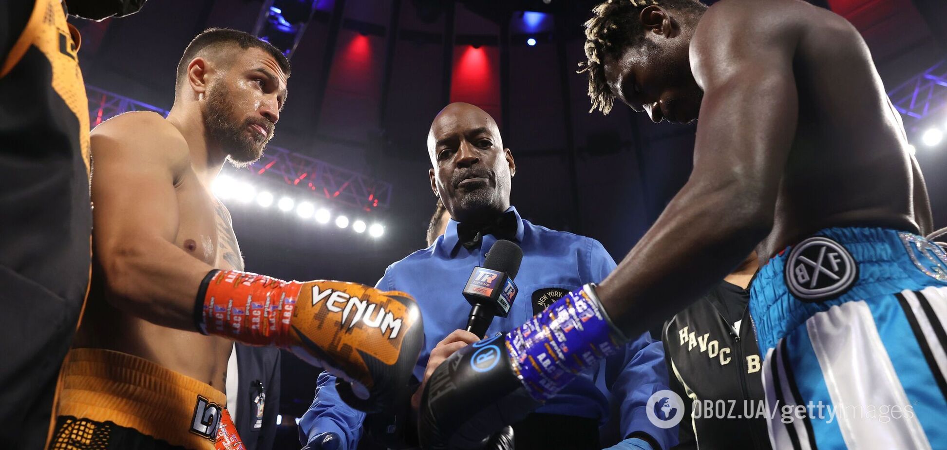 Ломаченко победил Комми