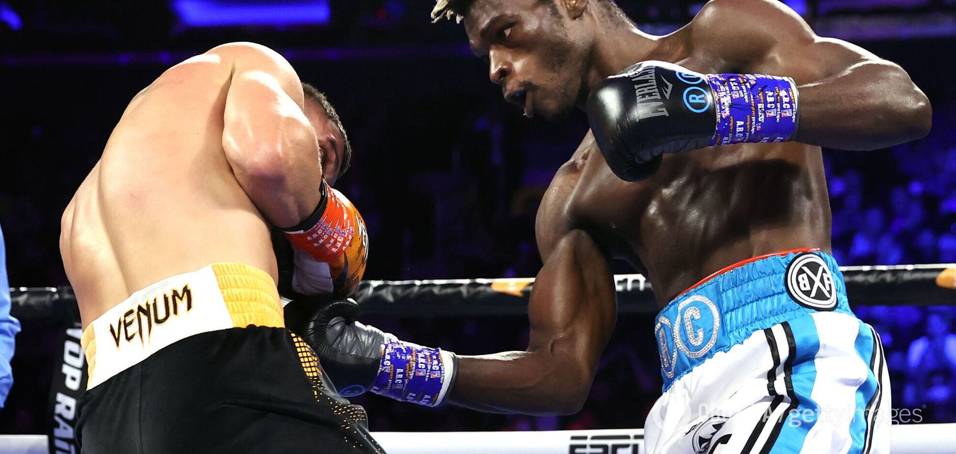 Ломаченко переміг Коммі у Нью-Йорку