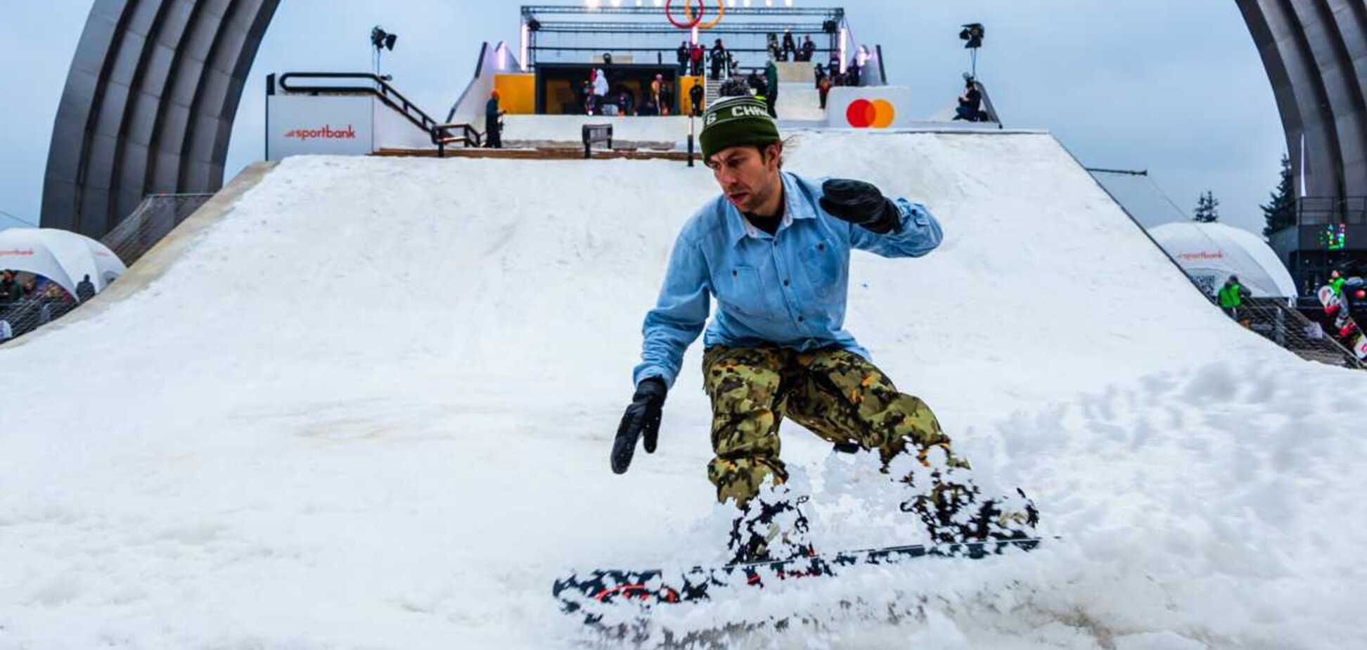 В Киев привезли более 80 тонн снега