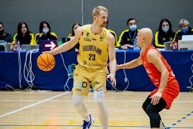 Будівельник переміг Кривбас