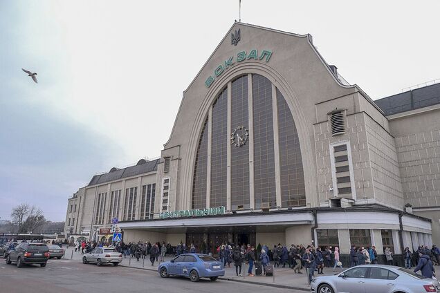 В Киеве срочно эвакуировали людей с Центрального вокзала: названа причина