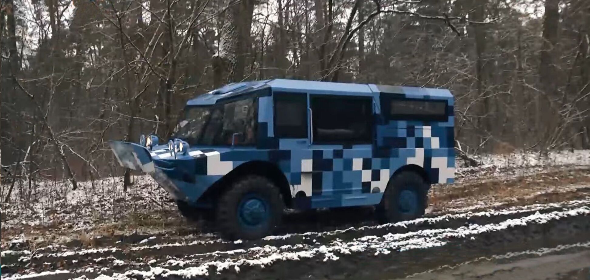 Столичные умельцы создали лимузин 'Апокалипсис' из броневика