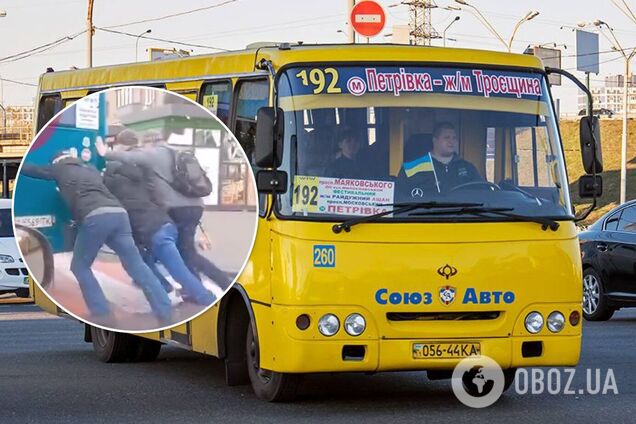 Пассажиры были вынуждены толкать свою маршрутку