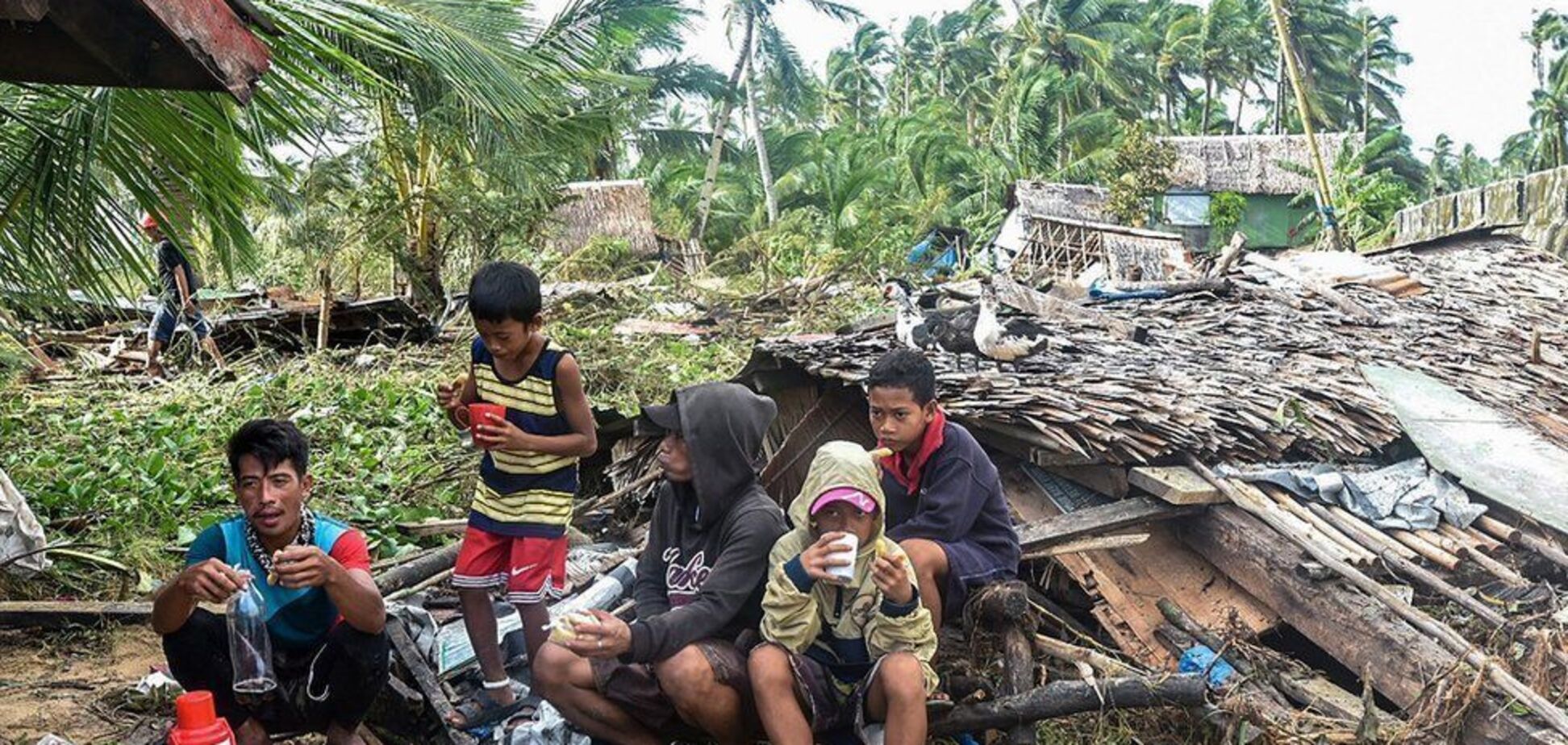 На Филиппинах тайфун накрыл несколько островов: погибли более 200 человек