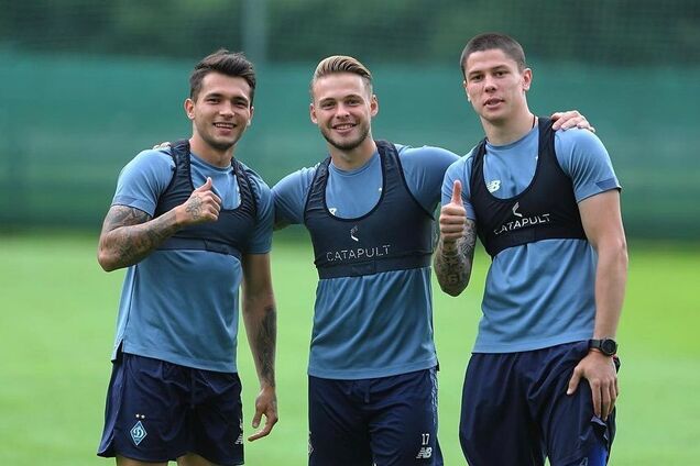 Футболісти 'Динамо' заспівали хіт російського серіалу 'Бригада' на весіллі Попова. Відео