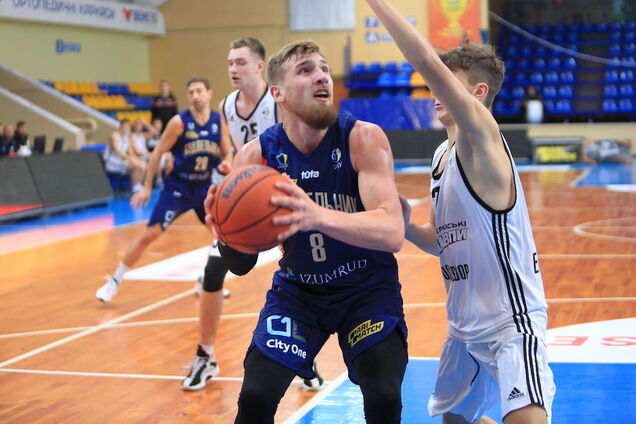 Будівельник переміг Черкаські Мавпи