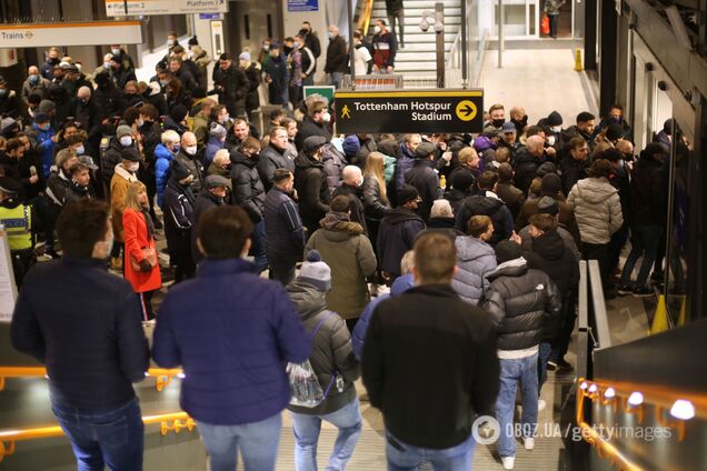 Фанати 'Вест Гема' та 'Тоттенгема' влаштували бійку перед матчем. Відео