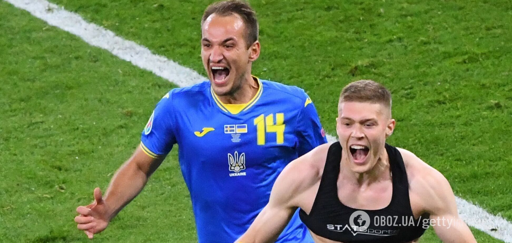 Артем Довбик святкує забитий гол.