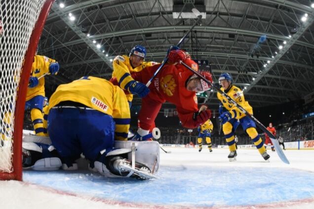 'Самый удивительный гол, который вы видели': на ЧМ по хоккею россияне забросили необычную шайбу