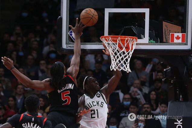 'Торонто' с украинцем Михайлюком наконец-то победило в НБА