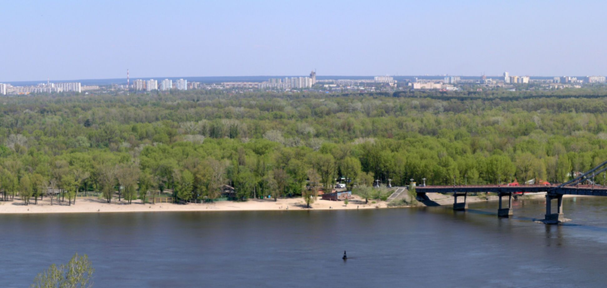 Дніпро затопив Гідропарк та частину лівого берега столиці