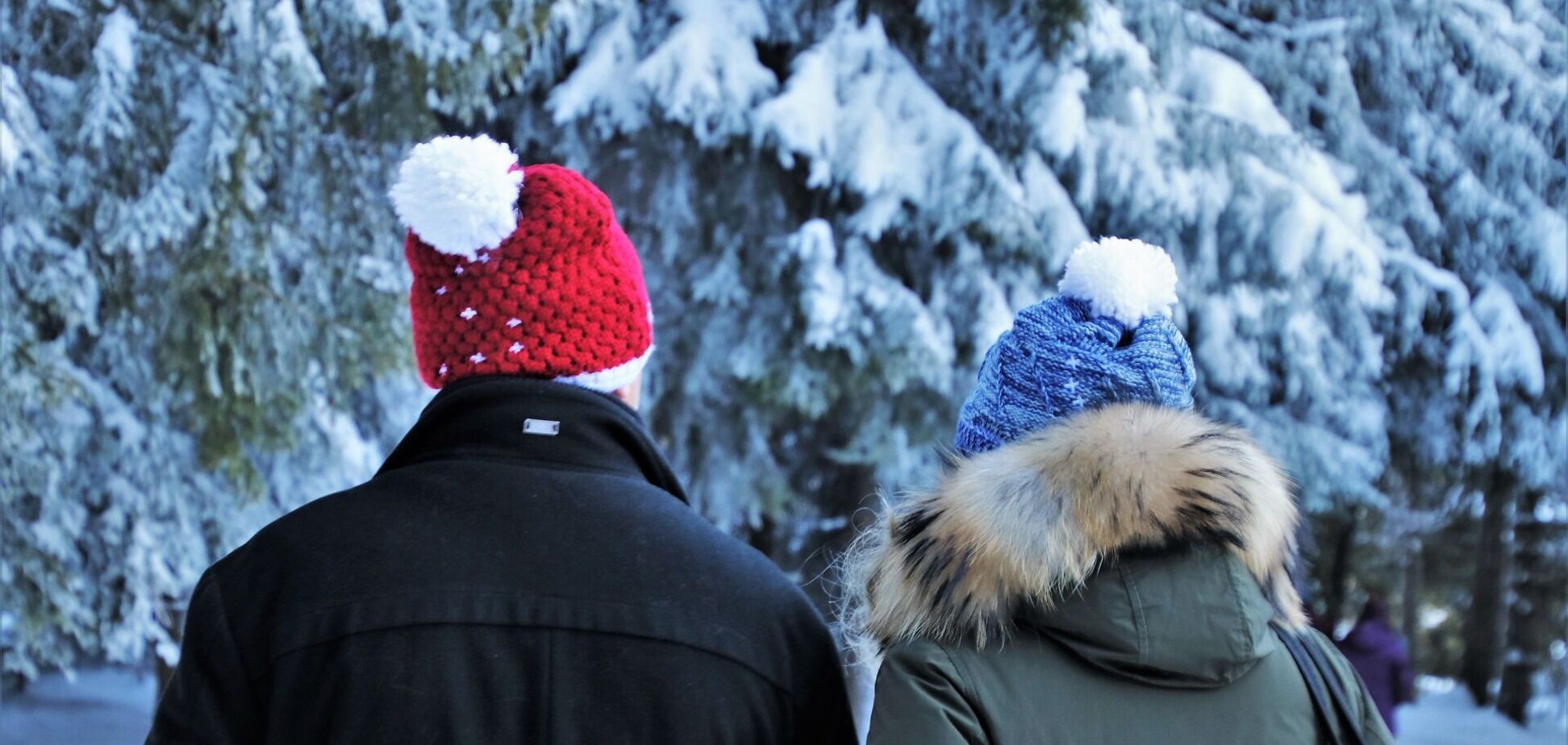 Шапки с помпонами