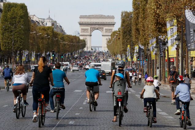 За рекламу авто во Франции ждет штраф 50 тысяч евро: кого каснется