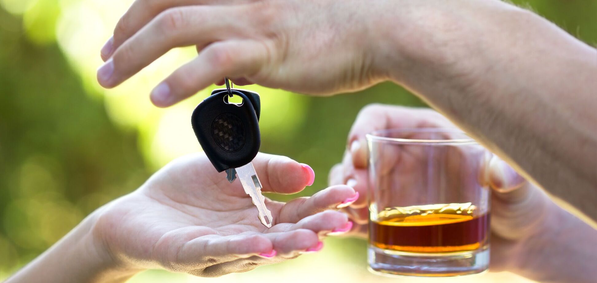 Алкоголь та авто несумісні: коли можна сідати за кермо після застілля