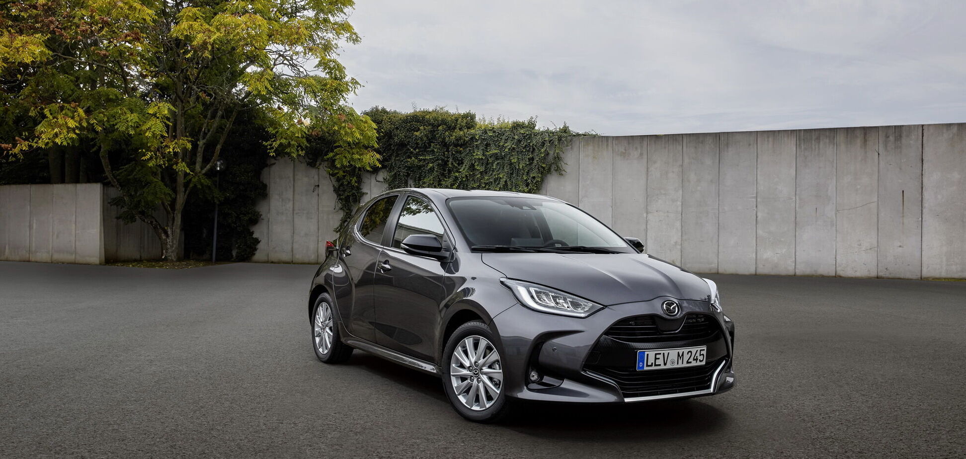 Mazda презентовала гибридный хэтчбек Mazda2