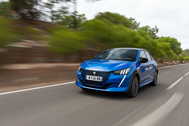 Все автомобили Peugeot с 2030 года перейдут на электричество