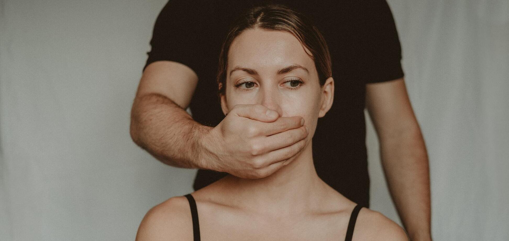 Психологи назвали 7 фраз, которые ни в коем случае нельзя себе говорить