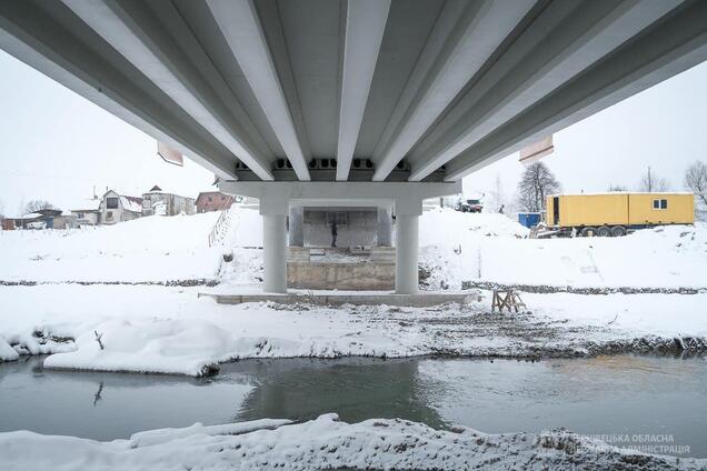 На Буковині за програмою Зеленського відбудували міст, який стояв зруйнованим більше 10 років