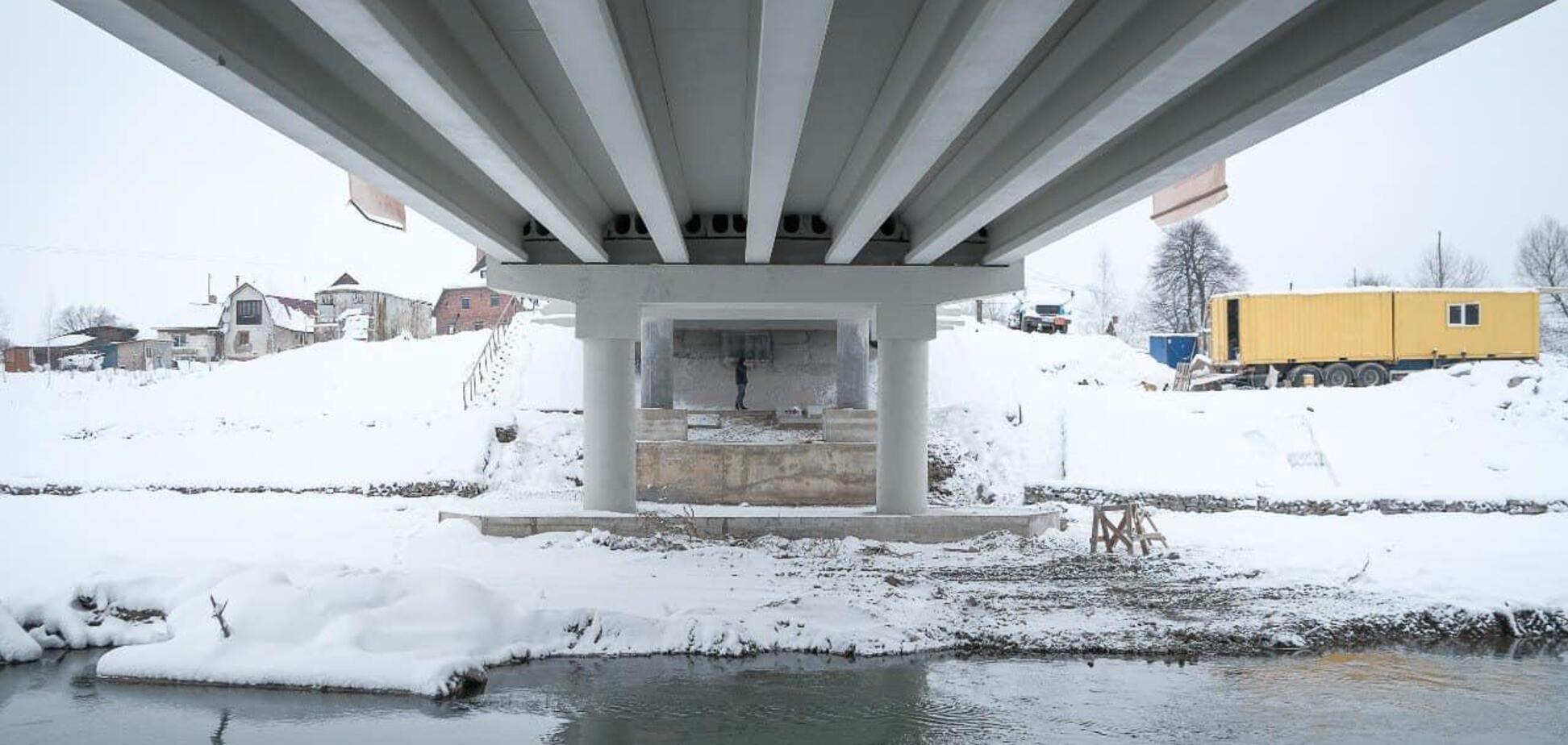 На Буковине по программе Зеленского отстроили мост, который стоял разрушенным более 10 лет