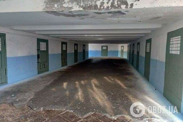 В центре Киева подземный переход превратили в 'СИЗО'. Фото