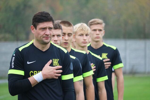 Євген Селезньов (крайній зліва)