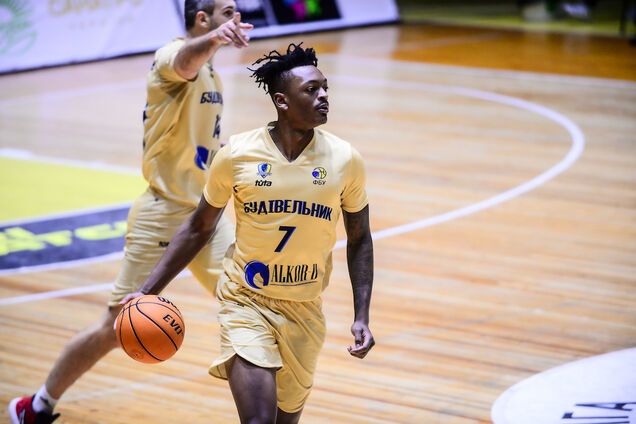 'Будивельник' победил в третьем матче подряд