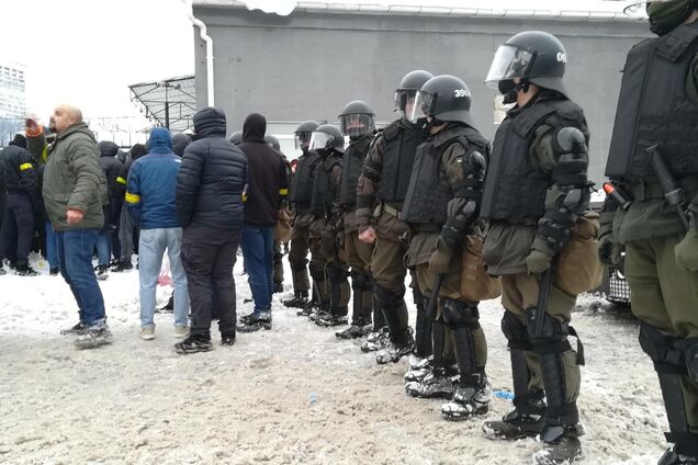 Нацкорпус оточив базу тітушок у Києві