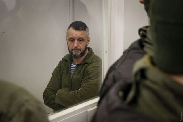 Суд оставил Антоненко под стражей: его хотели взять на поруки 15 человек
