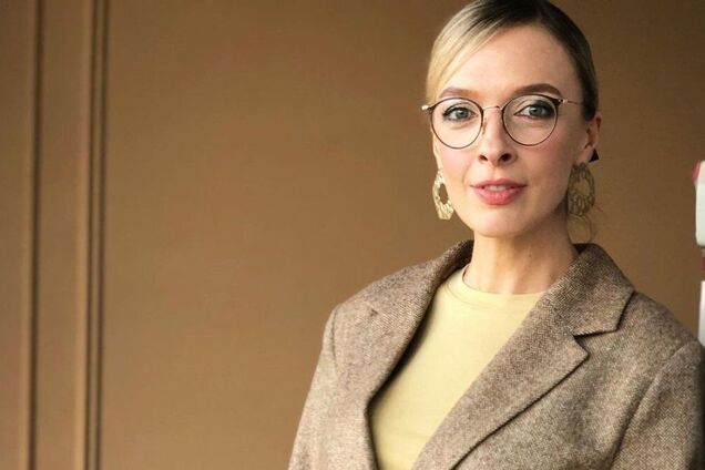 Василиса Фролова устроила фотосессию в белье на 9-м месяце беременности