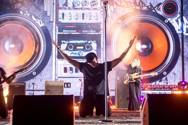 Бумбокс выпустил олдскульную песню 'Жаль'. Премьерный клип