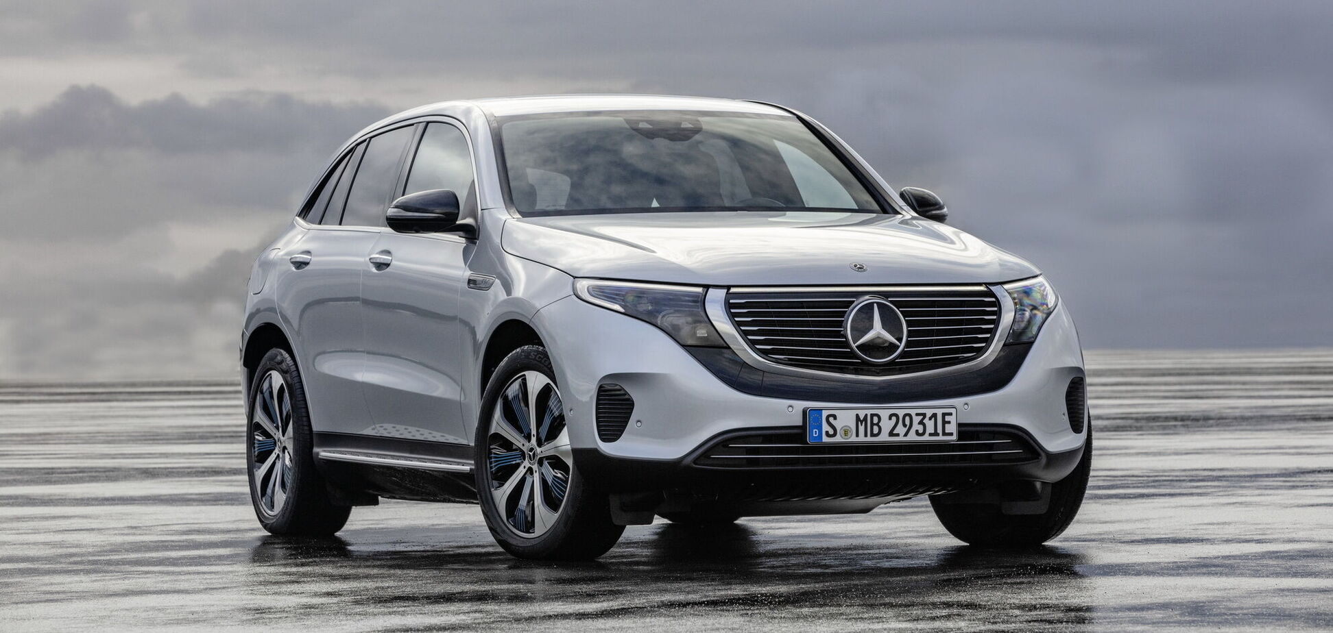 Семейство Mercedes-Benz EQC пополнили две новые версии