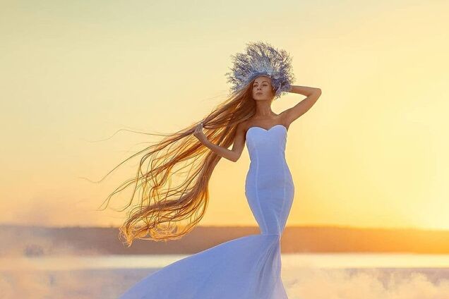 Українка показала двометрове волосся