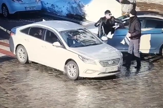 В Киеве водитель авто двумя ударами убил пешехода на дороге