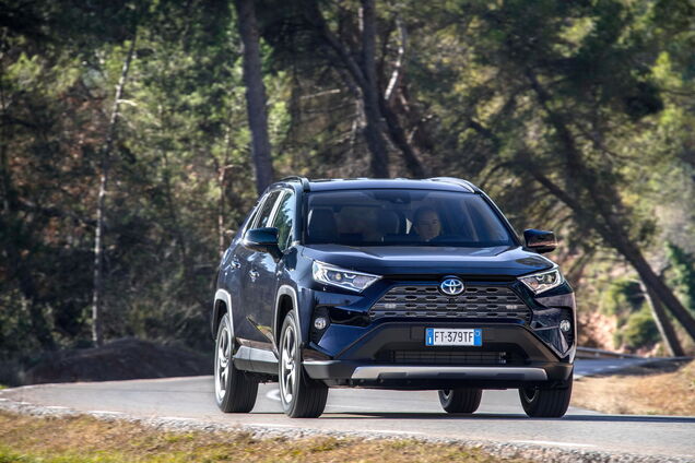 Продажі нових авто в Україні впали на 19%