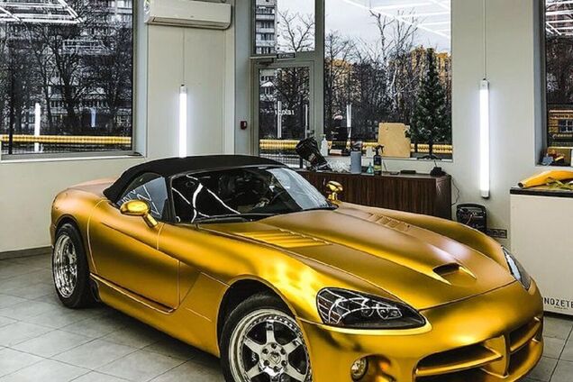 У Києві виявили 'золотий' суперкар із потужним мотором