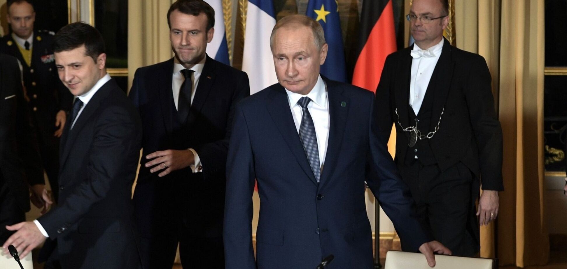 Володимир Зеленський і Володимир Путін під час зустрічі в Нормандському форматі в Парижі в 2019 році