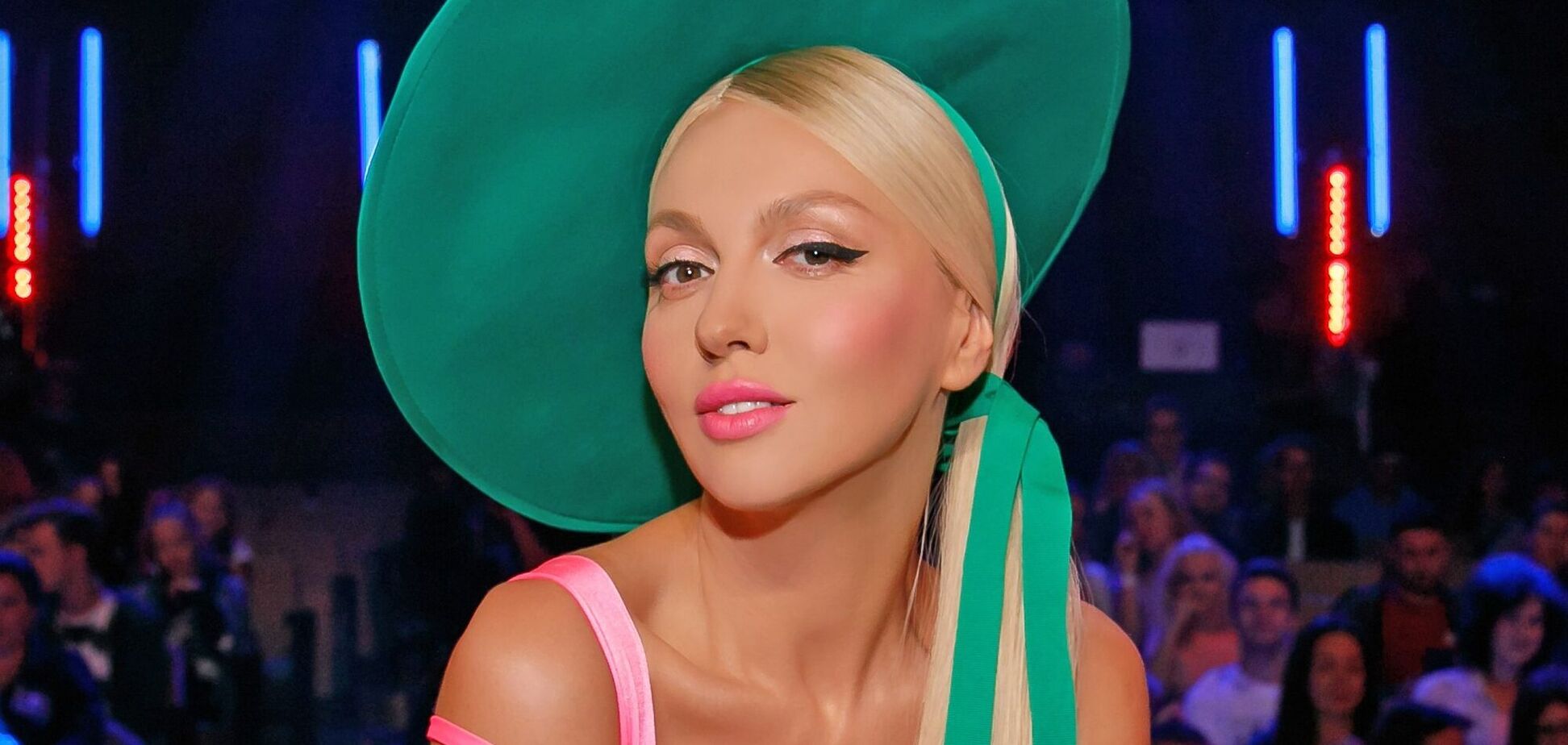 Полякова в бикини порезвилась в снегу. Видео