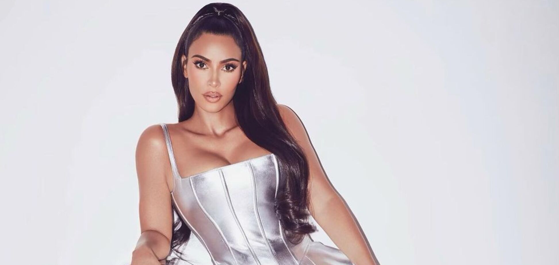 Ким Кардашьян показала архивные снимки со своим умершим отцом