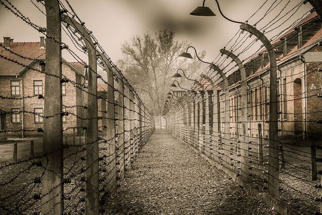 Память о Холокосте: духовно бедные нации не могут стать материально богатыми!