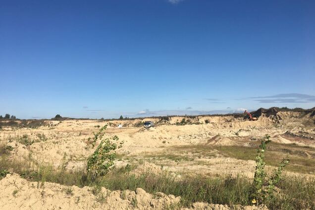 На Киевщине зафиксировали два грузовика, вывозили песок с территории 'Новой Конча-Заспы CRYSTAL'